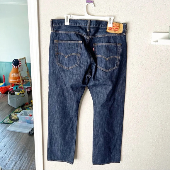 Levi's 501 Jeans Men's 36x30 Dark Wash Button Fly Classic Denim 100% Cototn - Picture 2 of 8
